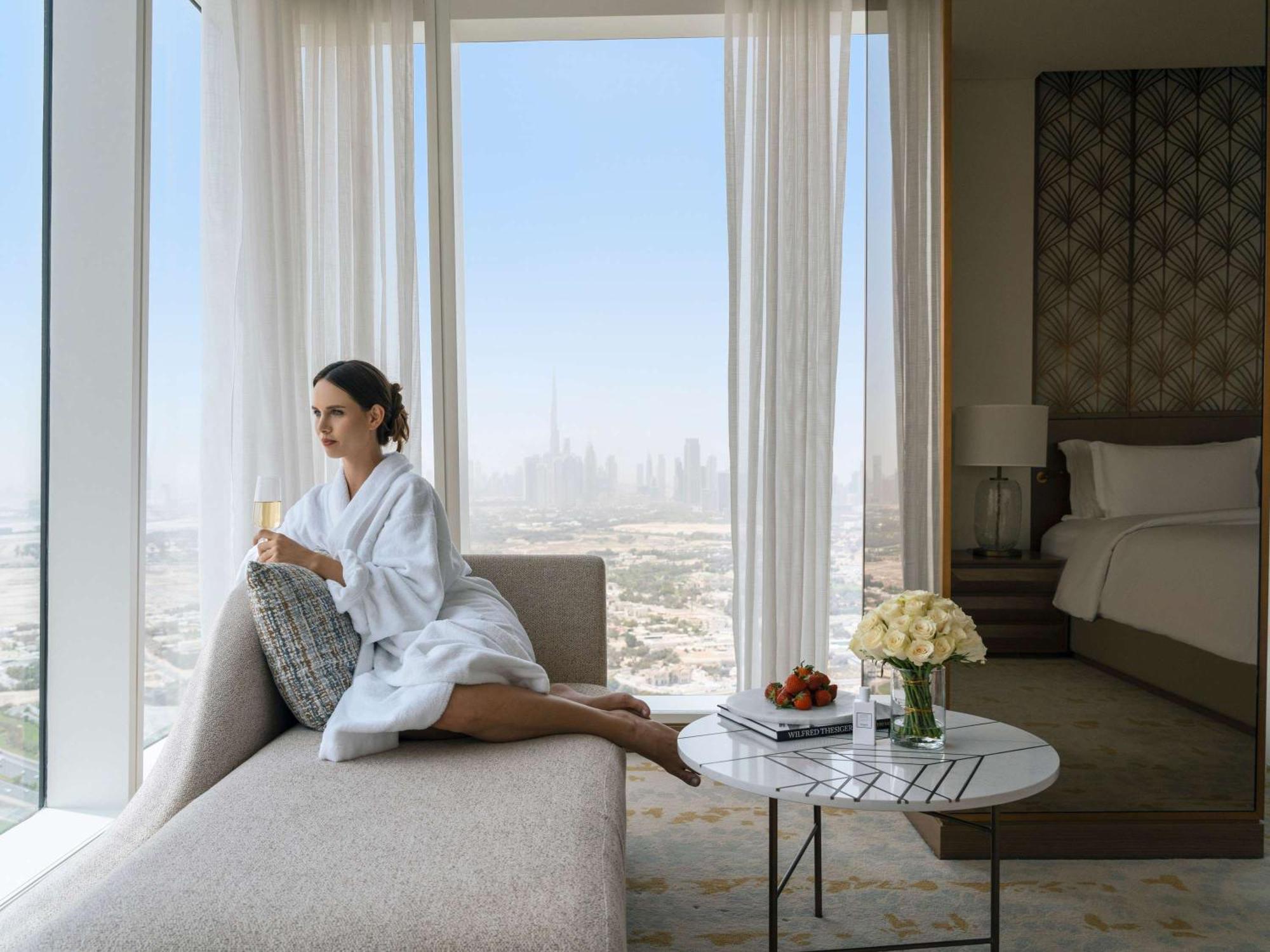 ホテル Sofitel Dubai The Obelisk エクステリア 写真 A guest at the Address Downtown Dubai