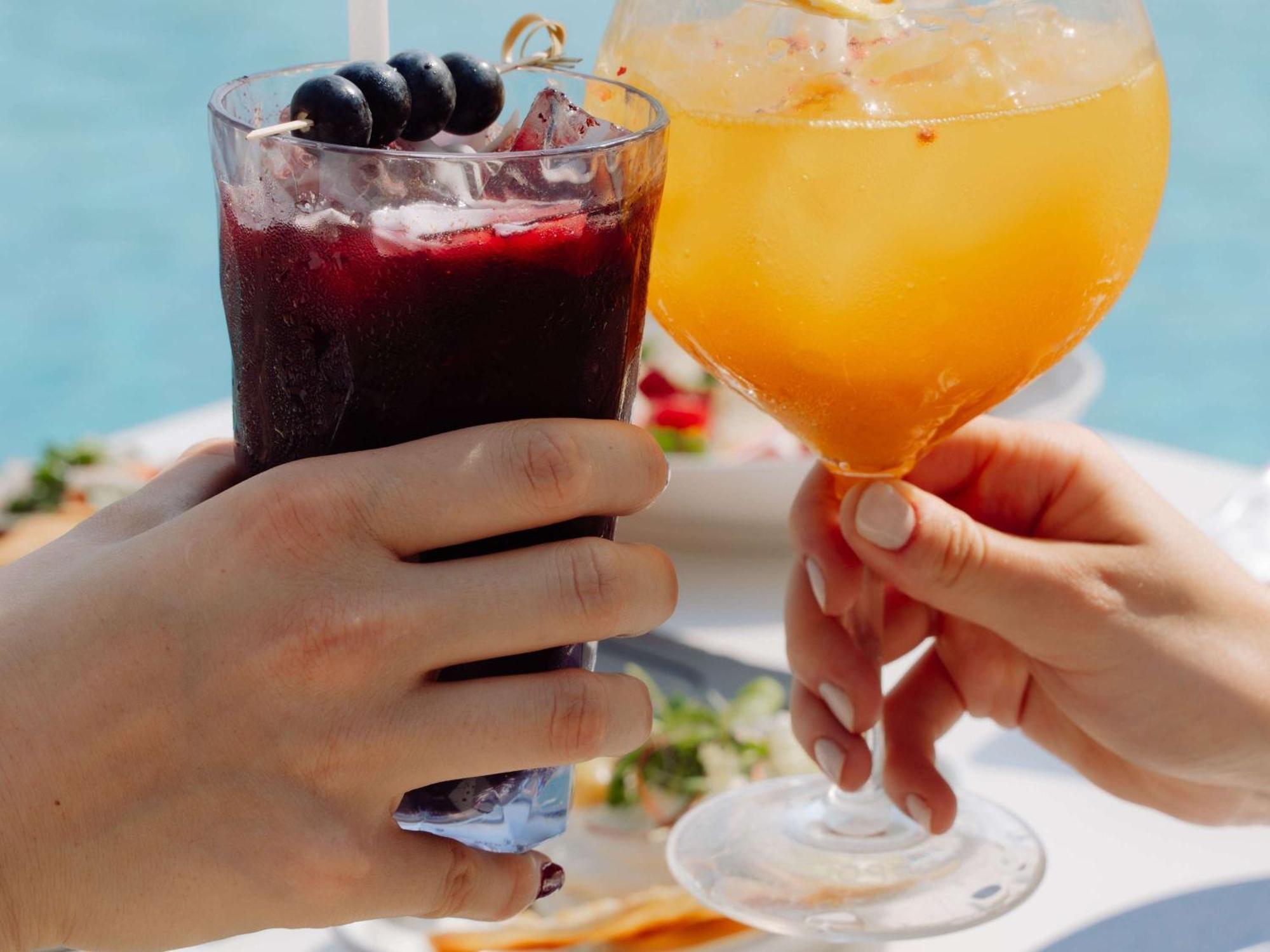 ホテル Sofitel Dubai The Obelisk エクステリア 写真 A blueberry and a mango smoothie