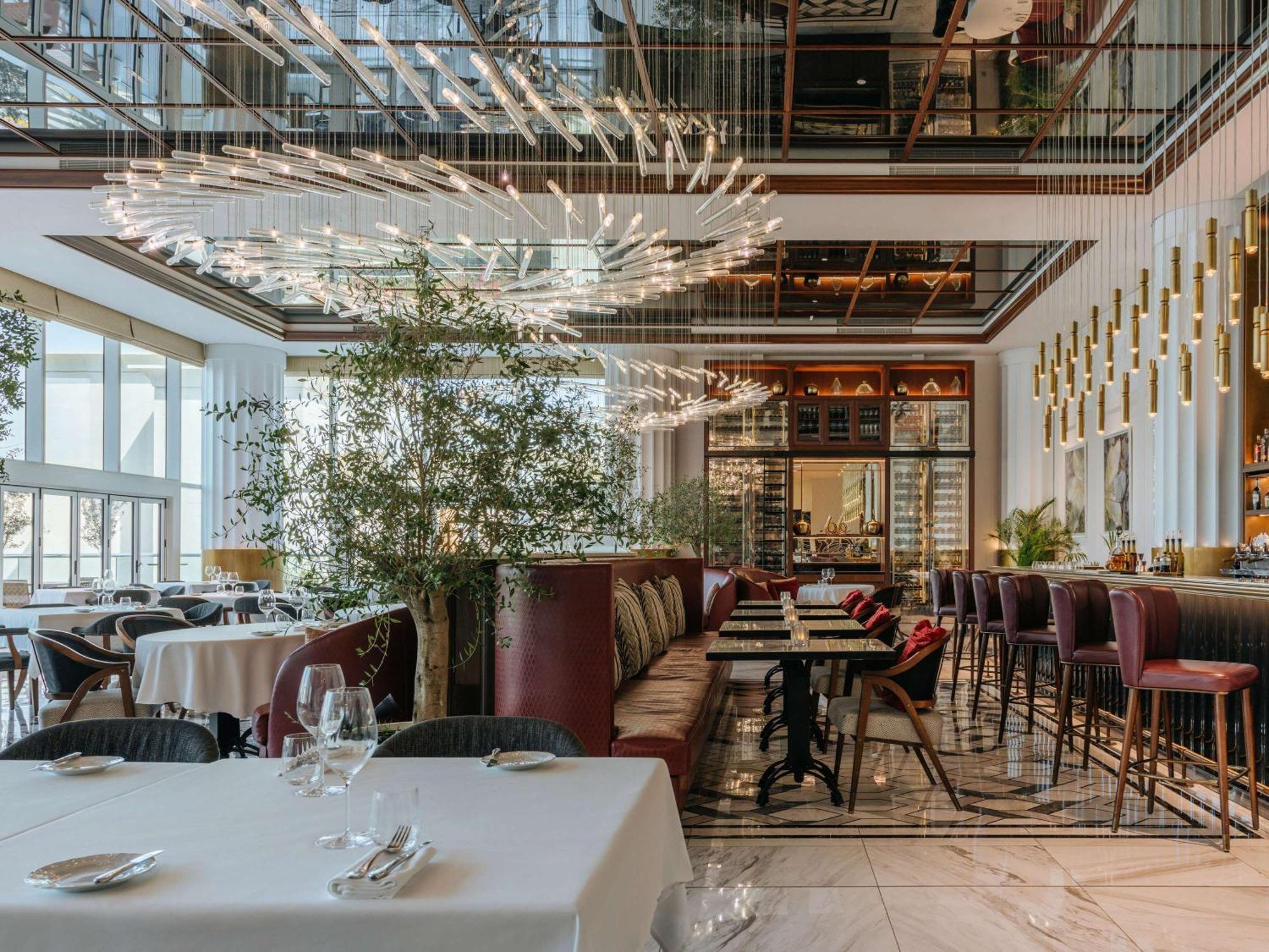 ホテル Sofitel Dubai The Obelisk エクステリア 写真 Restaurant in the hotel