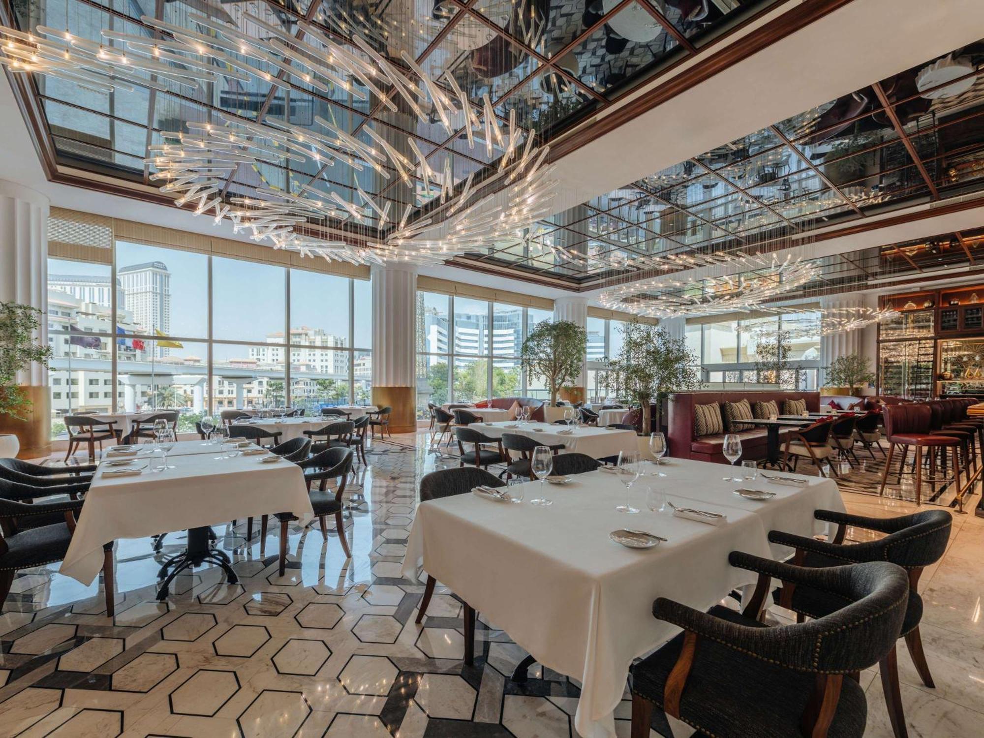 ホテル Sofitel Dubai The Obelisk エクステリア 写真 The interior of the restaurant