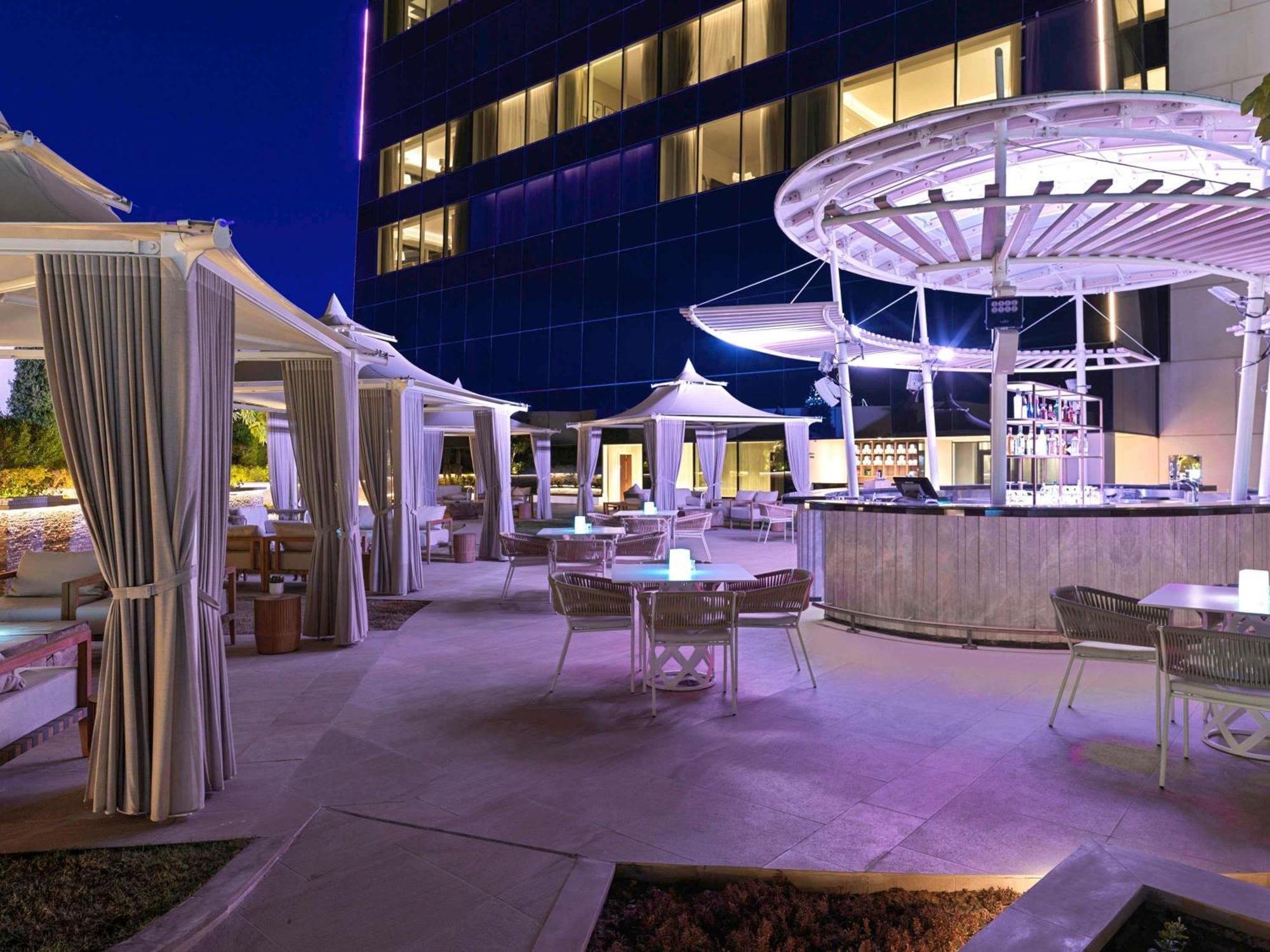 ホテル Sofitel Dubai The Obelisk エクステリア 写真